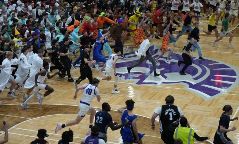 Colorful ‘Silent Night’ court-storming returns with two-handed slam