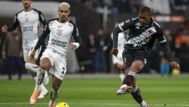 Com sete pendurados, Corinthians evita cartões e vai completo para volta