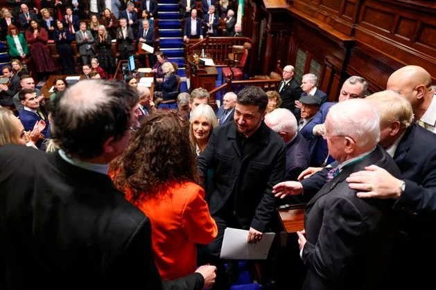 Cónal Thomas: Volodymyr Zelensky, master of wartime propaganda, uses his performer’s skill to woo Dáil chamber