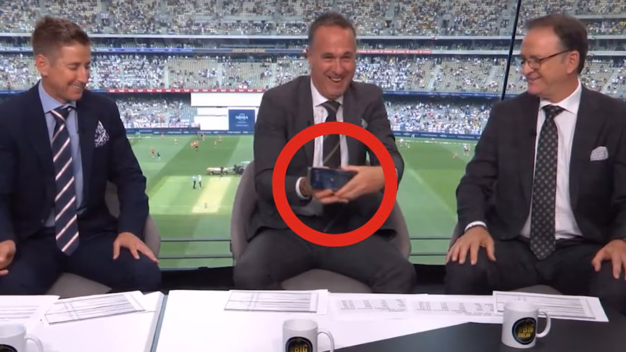 Cricket great busted on live broadcast