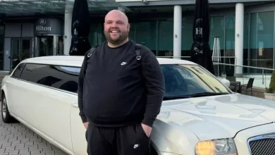 Darts ace travels in limo from Portsmouth to London for World Championship debut
