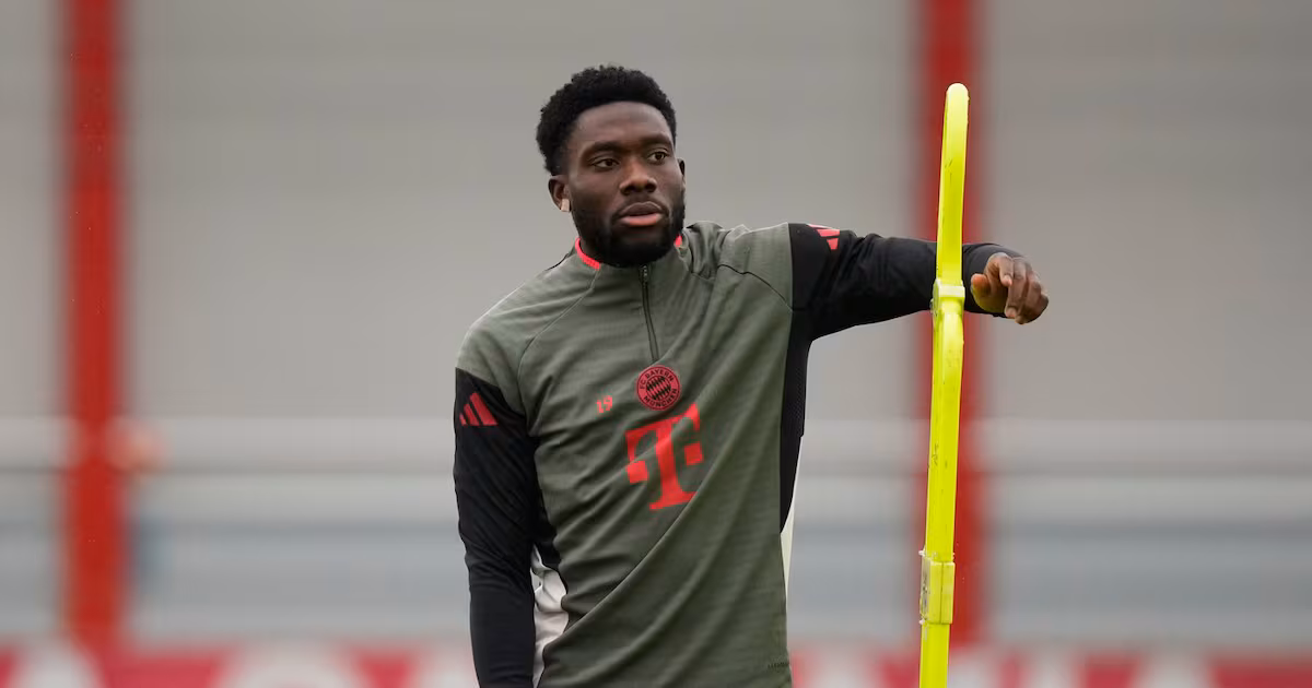 Davies back on Bayern’s bench nine months after knee injury