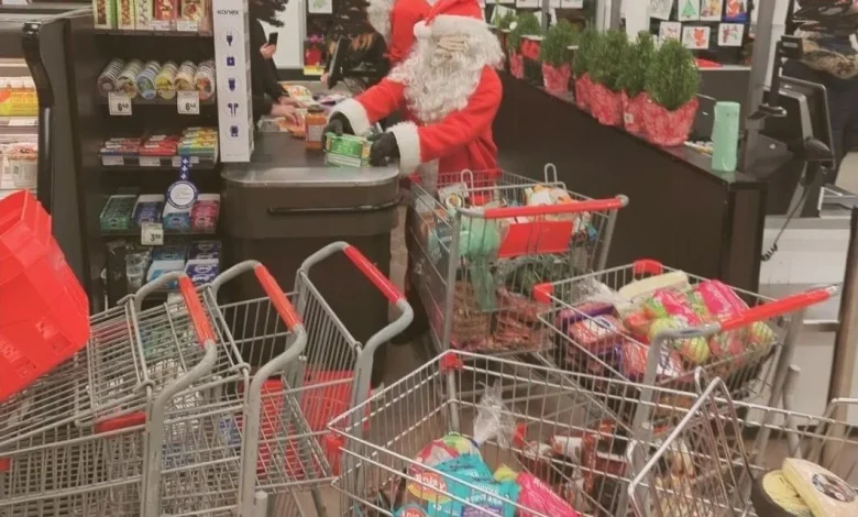 Des «pères Noël» dérobent 3000 $ de denrées dans un Métro pour les redistribuer