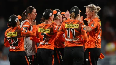 Devine masterclass inspires Scorchers to down Renegades
