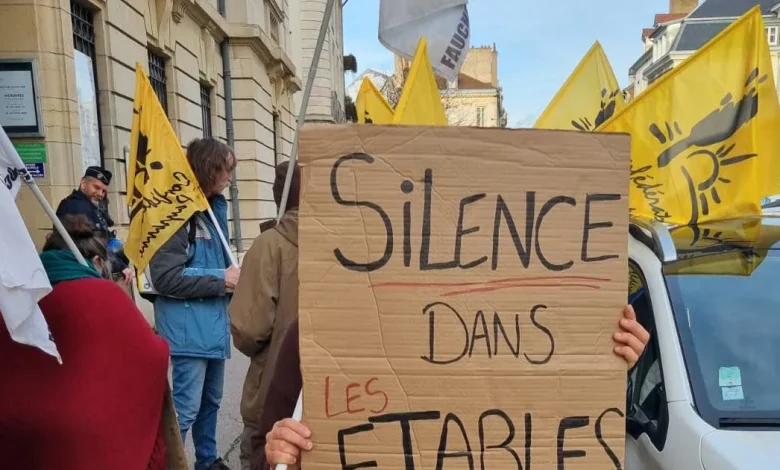 Dijon. Une quarantaine de manifestants rassemblés devant la préfecture dénoncent la gestion de la dermatose nodulaire bovine