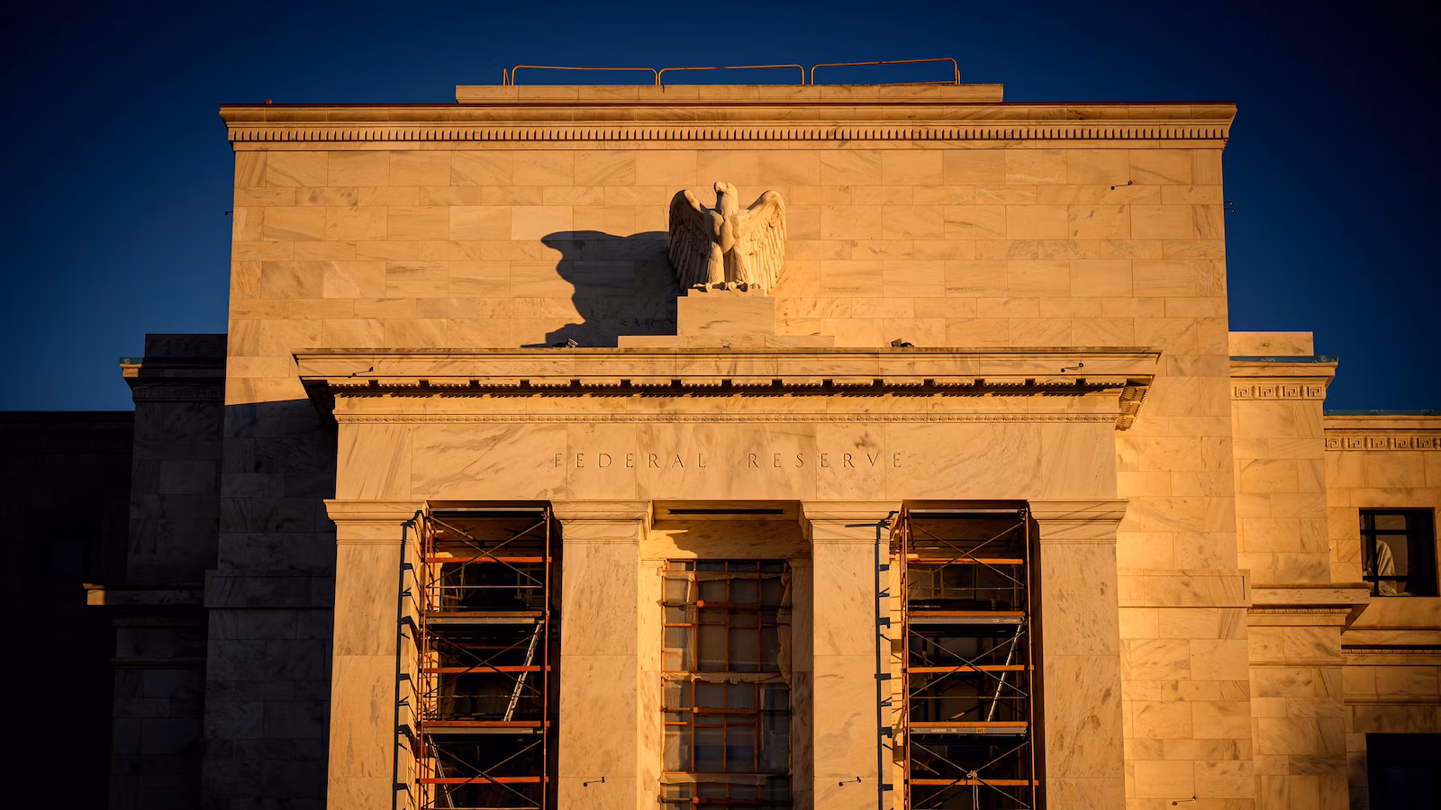 Divided Fed set to announce decision on interest rates