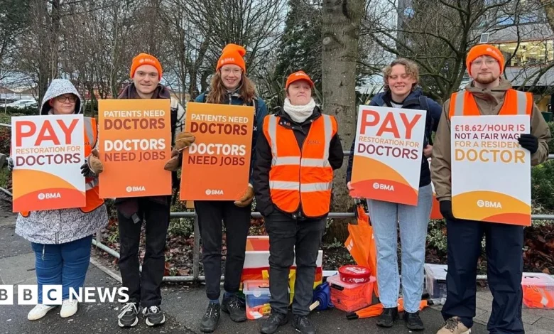 Doctors in East Yorkshire and Lincolnshire join strike action