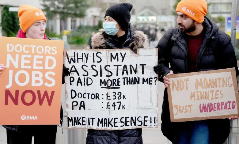 Doctors' strike latest: BMA was offered delay to protect NHS from 'worst-case' scenario, Streeting says