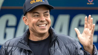 Dorking Wanderers Go Fully Unfiltered: Supporters Invited Live Into The Changing Room During Game