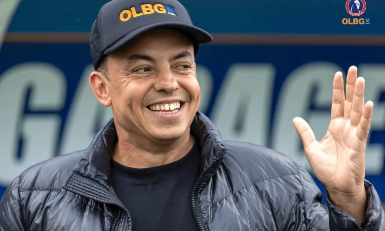 Dorking Wanderers Go Fully Unfiltered: Supporters Invited Live Into The Changing Room During Game