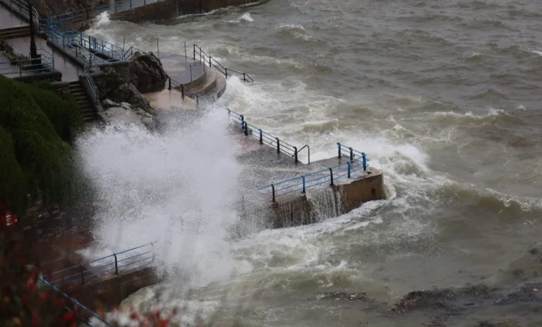 Dramatic scenes as storm Storm Bram batters Plymouth