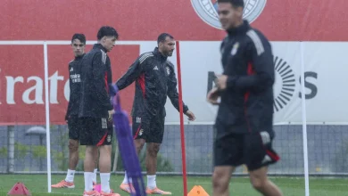 Dúvida no eixo defensivo e Pavlidis deve voltar: o onze provável do Benfica contra o Moreirense