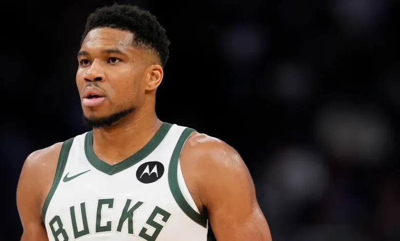 Dwight Howard Sends Giannis a Message With Lakers Twist