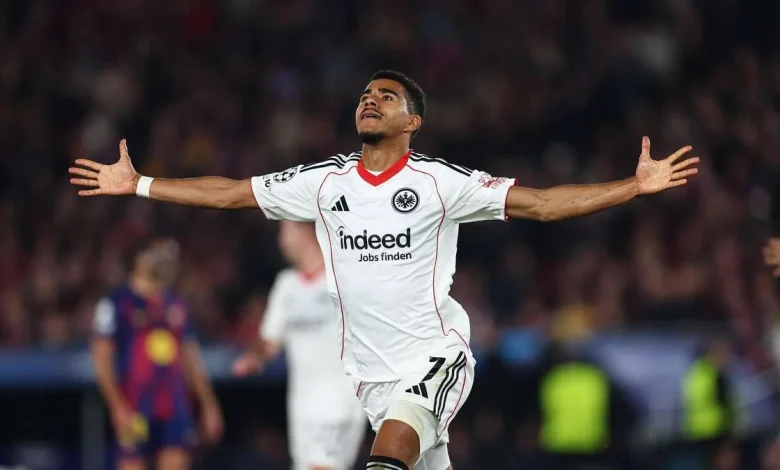 Eintracht-Star Knauff verewigt sich in Barcelonas Geschichtsbüchern