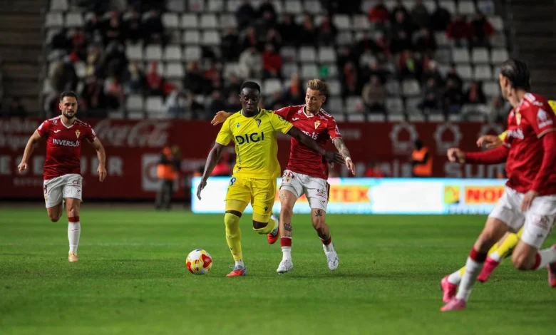 El Real Murcia se impone en un duelo intenso de Copa (3-2)