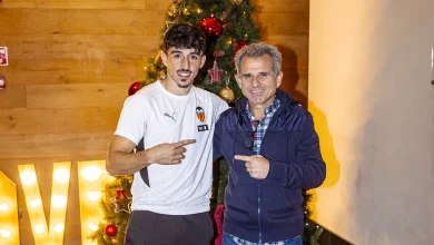 El Valencia CF recibe la visita del exjugador valencianista y sportinguista, Eloy Olaya