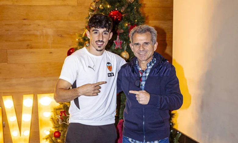 El Valencia CF recibe la visita del exjugador valencianista y sportinguista, Eloy Olaya