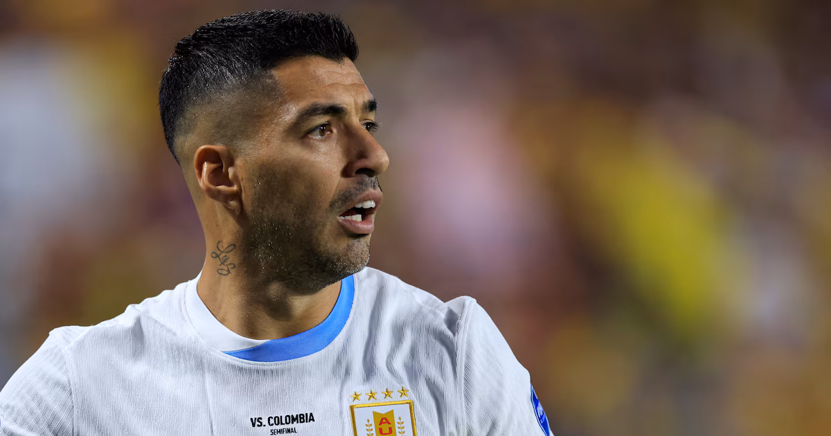 El fuerte debate que abrió Luis Suárez por las cuatro estrellas que utiliza Uruguay en la camiseta: “Yo no las cuento”
