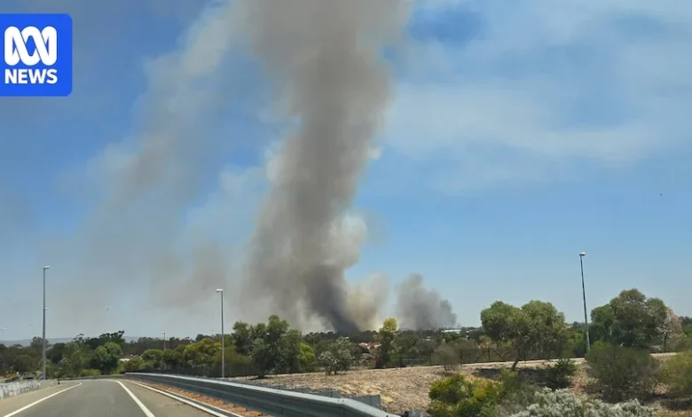 Emergency warning issued for bushfire burning in suburban Perth