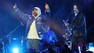 Eminem makes surprise Thanksgiving halftime appearance with Jack White
