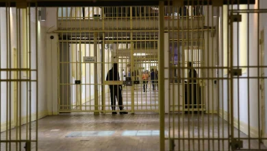En détention provisoire pour violences sur conjoint et assassinat, deux hommes s’évadent de la prison de Dijon en sciant les barreaux de leur cellule