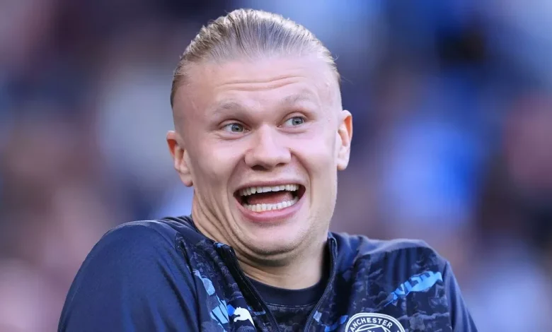 Erling Haaland's girlfriend in telling remark as they watch Man United match