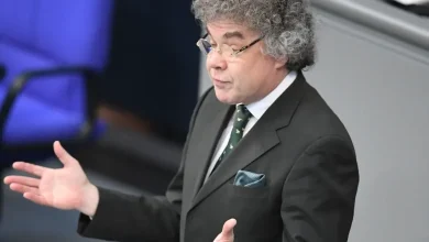 Ermittlungen in Deutschland laufen: AfD-Politiker soll Hitlergruss im Bundestag gezeigt haben