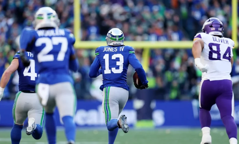 Ernest Jones 85-yard pick-six helps power Seahawks to 13-0 halftime lead over Vikings