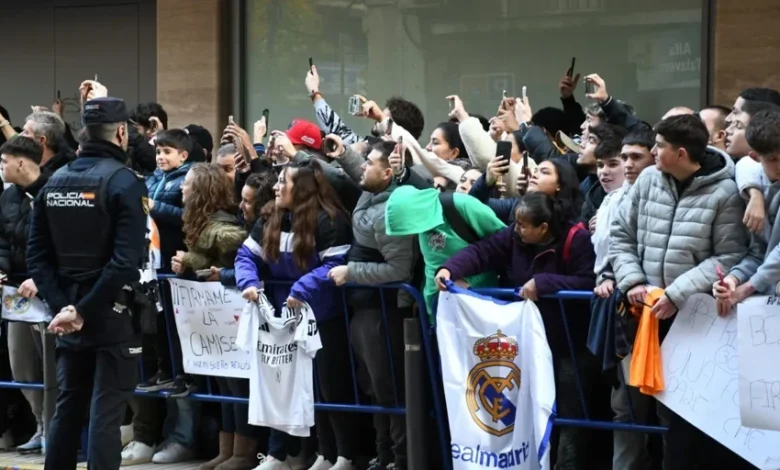 Euforia total en Talavera a la llegada de los jugadores del Real Madrid al hotel de concentración