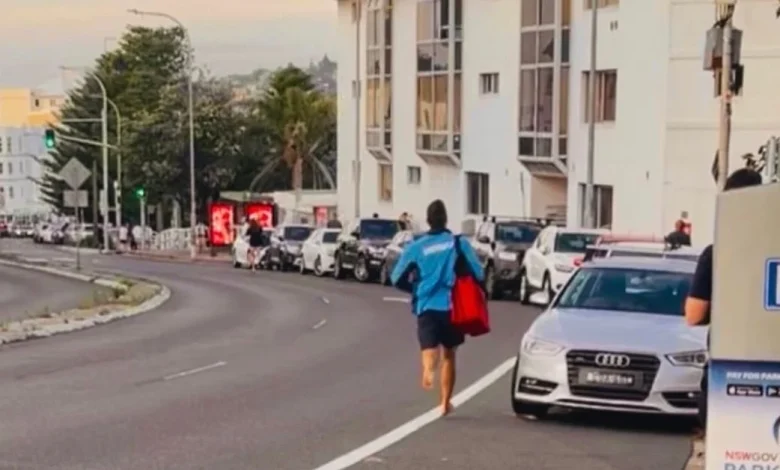 'Extraordinary to see': Story behind the video of Bondi lifeguard running towards danger during mass shooting