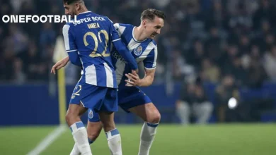 FC Porto teammates rally round Luuk de Jong after injury 🤝