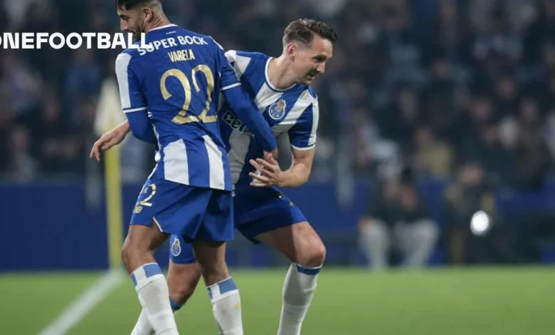 FC Porto teammates rally round Luuk de Jong after injury 🤝