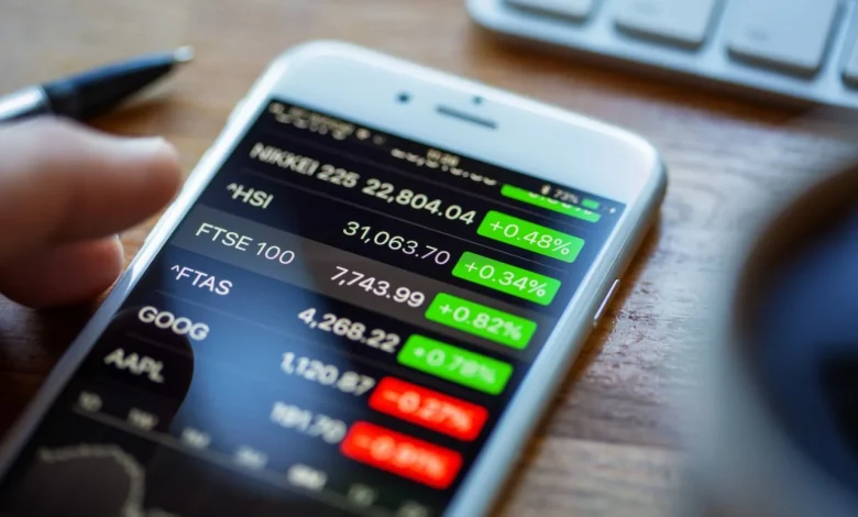 FTSE 100 recovers as GBP/USD consolidates and gold price eyes record high