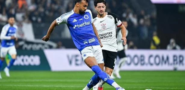 Fabrício Bruno lamenta eliminação do Cruzeiro e aponta: "A gente perdeu a classificação em casa"