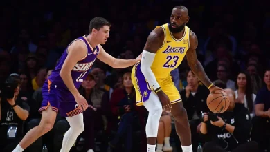 Fans make fun of Lakers’ LeBron James keeping scoring streak alive in blowout