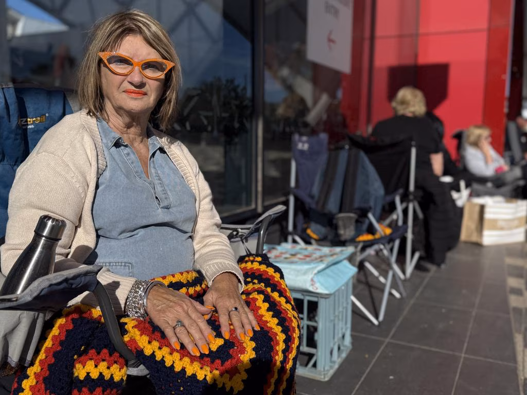 Fans queue 23 hours for Gather Round tickets