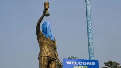 Fans storm pitch after Messi leaves India event early