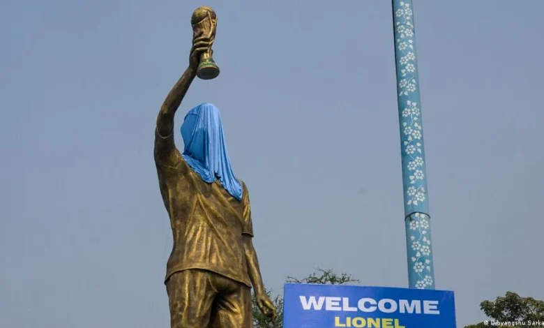 Fans storm pitch after Messi leaves India event early