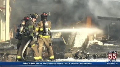 Fire crews battle large fire in Fort Wayne