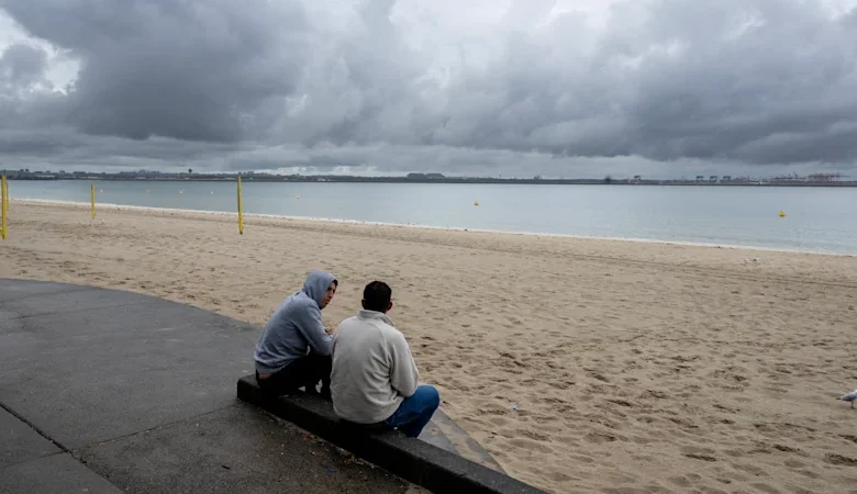 Flash flooding, thunderstorm warning as Sydney region battered by rain