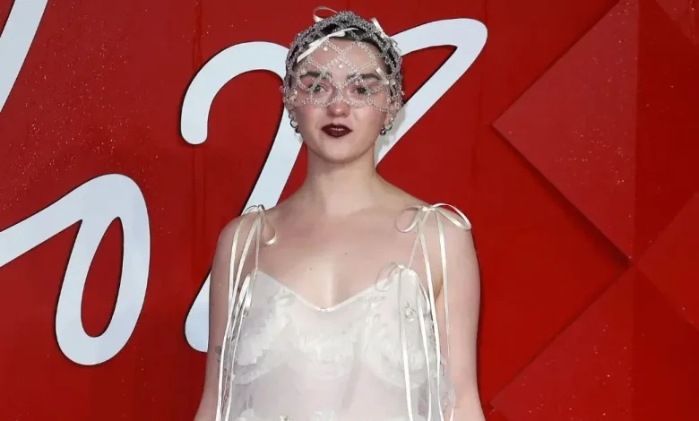 'Game of Thrones' Star Maisie Williams Skinny Dips During Luxe Italian Vacation: Hot Photos