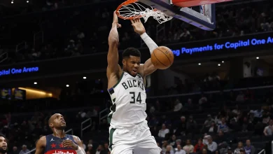 Giannis Antetokounmpo Leaves Bucks Game With Injury As Trade Speculation Swirls