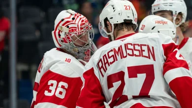 Gibson stops 39, gets 1st shutout with Red Wings in win against Canucks