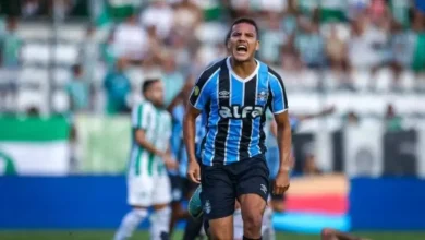 Grêmio divulga relacionados para duelo contra o Fluminense com retorno na zaga e ausências no ataque