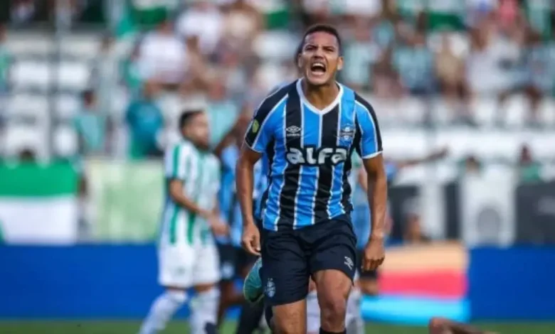 Grêmio divulga relacionados para duelo contra o Fluminense com retorno na zaga e ausências no ataque
