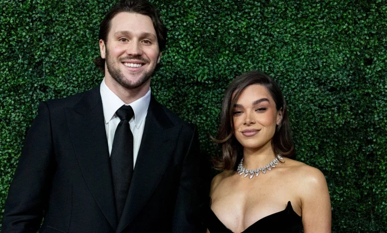 Hailee Steinfeld's Pregnancy Announcement Is About to Make This Trendy Fleece Jacket Sell Out