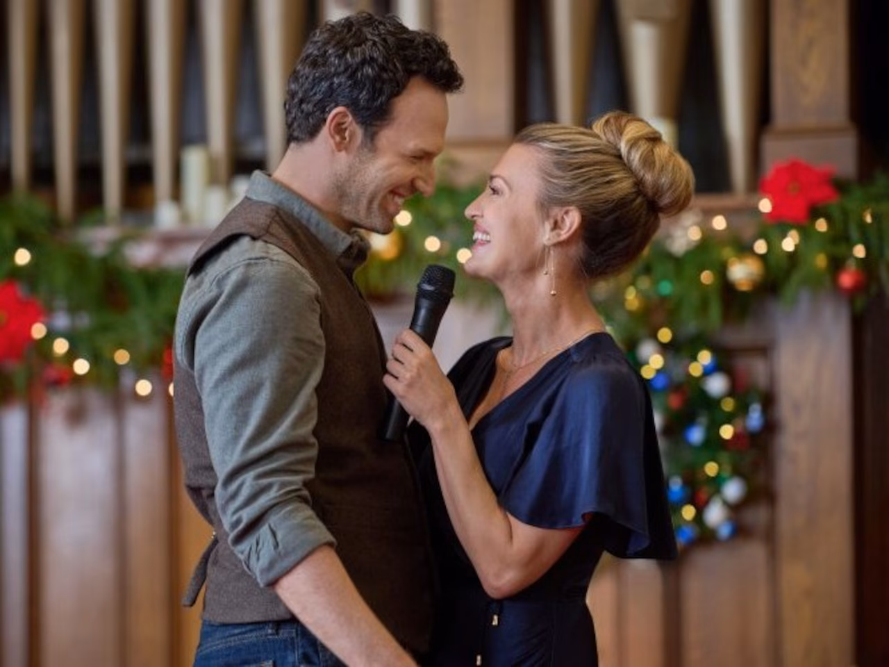 Hallmark’s new holiday romance ‘Oy to the World!’ premieres tonight: How to watch for free