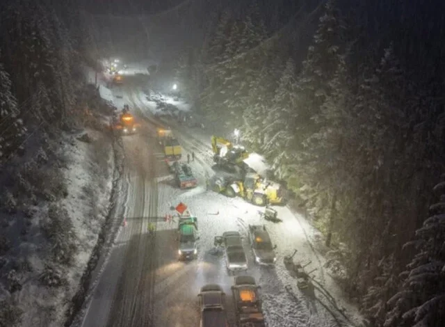 Heavy snow hits B.C. mountain highways - BC News