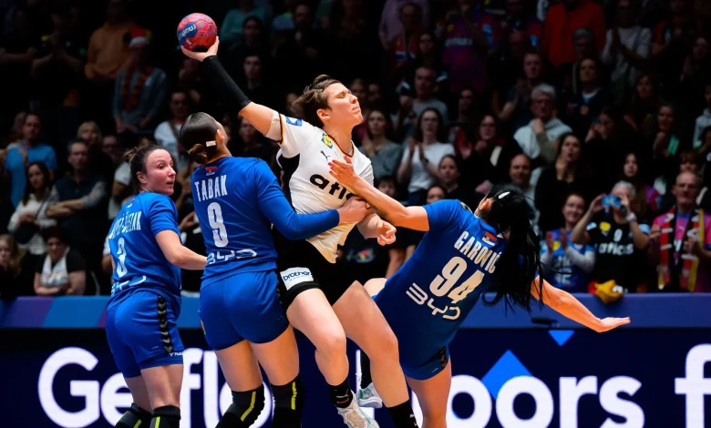 Heim-Turnier - Deutsche Handballerinnen gewinnen bei der WM alle Vor-Runden-Spiele