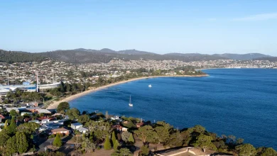 Hobart to reach 28 degrees as severe wind warning issued for Tasmania’s east